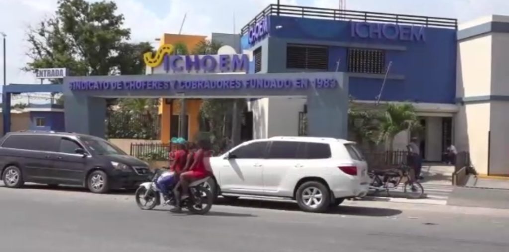 Ciudadanos y choferes de La Romana reclaman intervención del INTRANT en conflicto SICHOEM