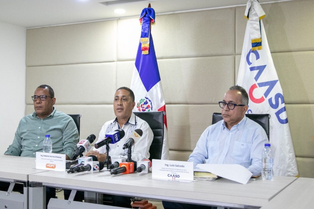 funcionarios dando las declaraciones sobres las tuberias de la 27