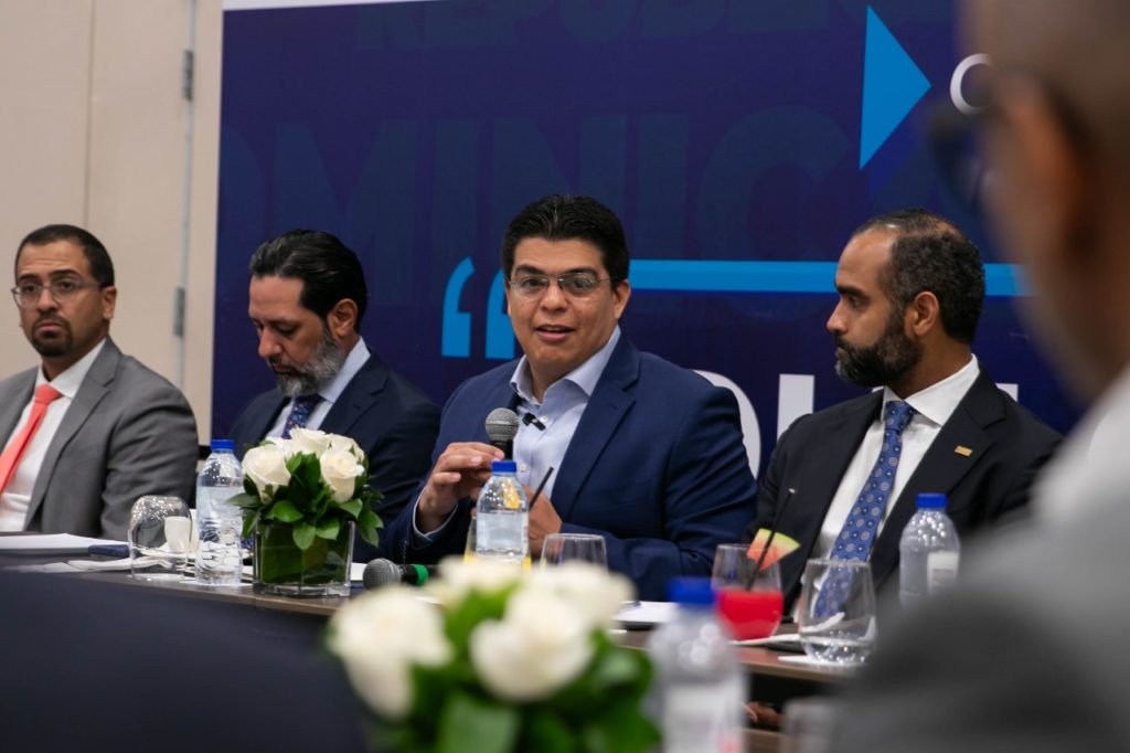 Felipe Suberví, director de CAASD, expone sobre el costo del agua potable en el Gran Santo Domingo durante el encuentro de Codessd.