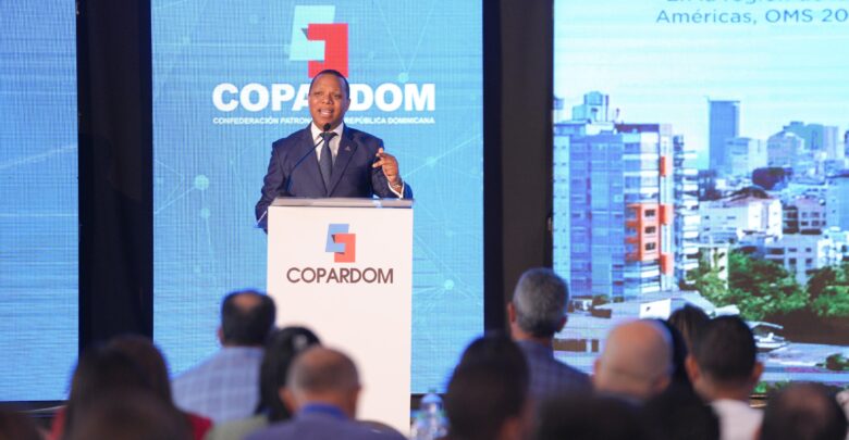 El director INTRANT, Milton Morrison, expone en el congreso de COPARDOM.