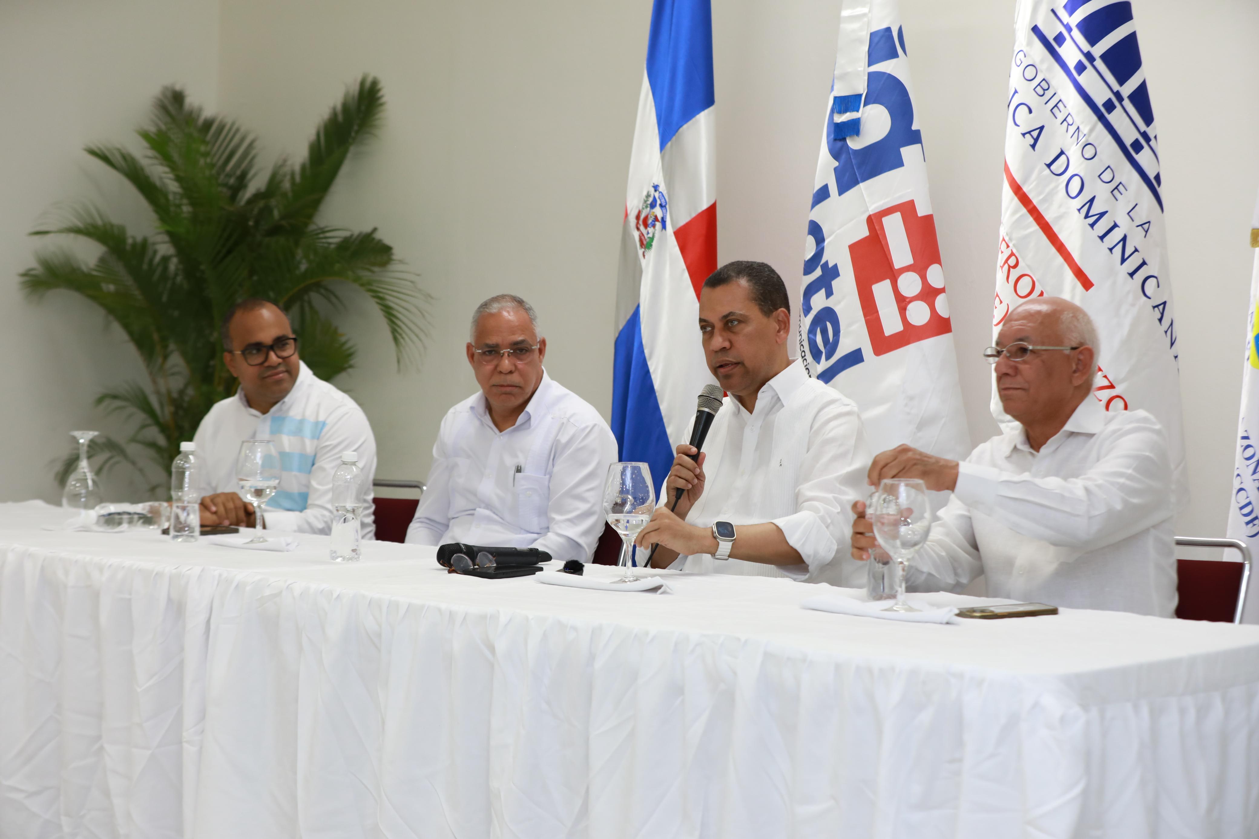 Manuel Rodríguez, senador de Dajabón; Ramón Pérez Tejada, director de Desarrollo Fronterizo; Guido Gómez Mazara, presidente del Indotel; Bernardo Alemán, senador de Monte Cristi.
