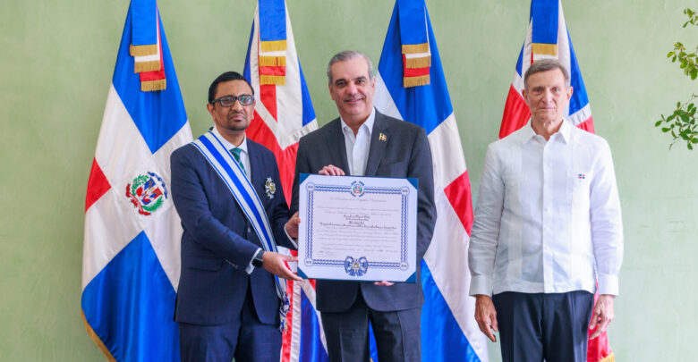 embajador habló durante el acto en el que fue condecorado