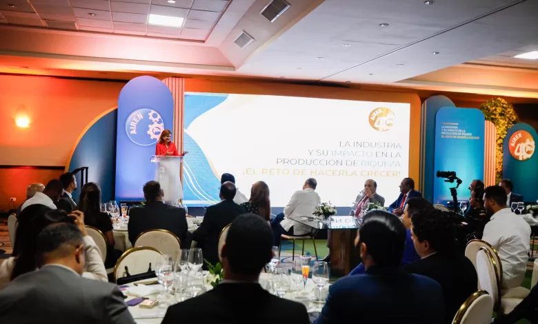 raquelp ena exponiendo en el evento