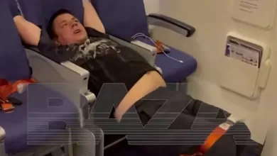 Un pasajero descontrolado es inmovilizado