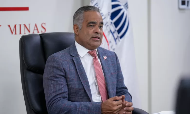 ministro de Energía y Minas, Joel Santos