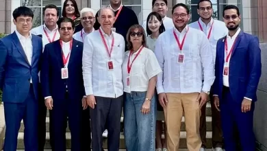 "Delegación dominicana encabezada por el ministro García Fermín durante visita al campus de Huawei en Shanghái, China."