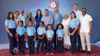 "Entrega oficial de utilería escolar 2025-2026 en el Centro Educativo San José Fe y Alegría, encabezada por autoridades del Minerd e INABIE"