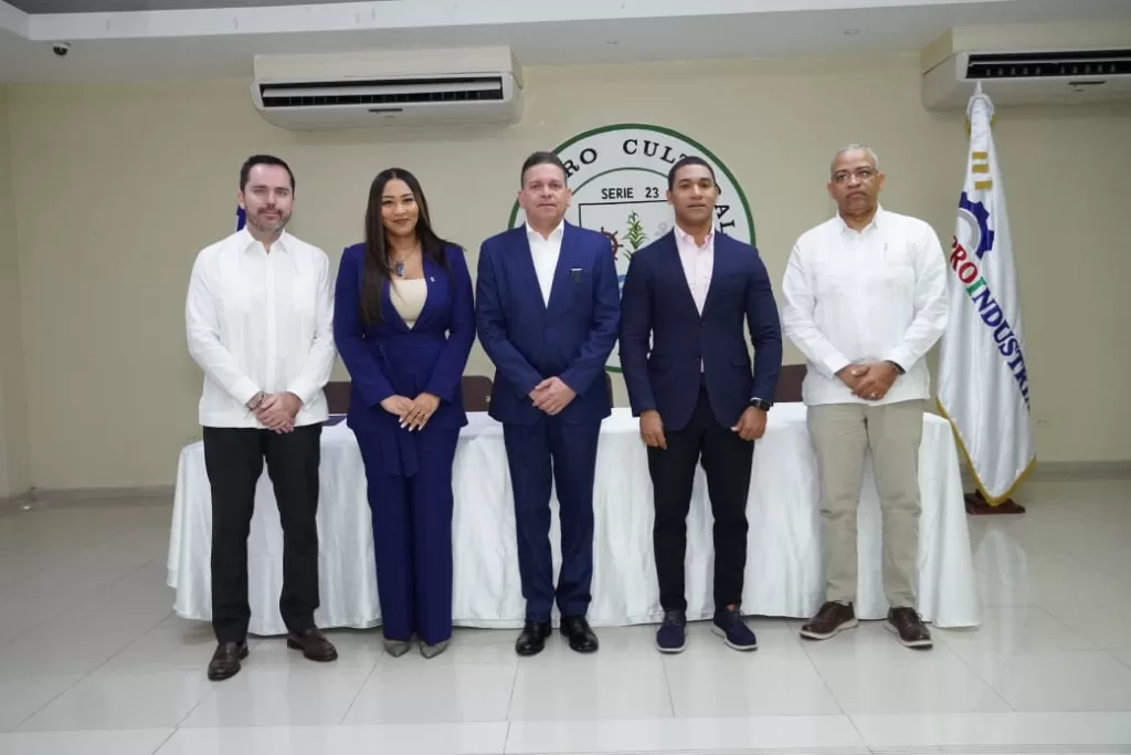 "Autoridades de Proindustria, ProDominicana y CNZFE durante la apertura de la Ronda de Negocios en San Pedro de Macorís"