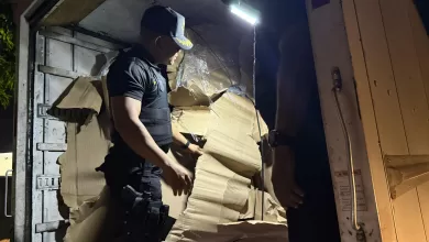 Militares de CECCOM durante incautación de cigarrillos de contrabando en La Vega.