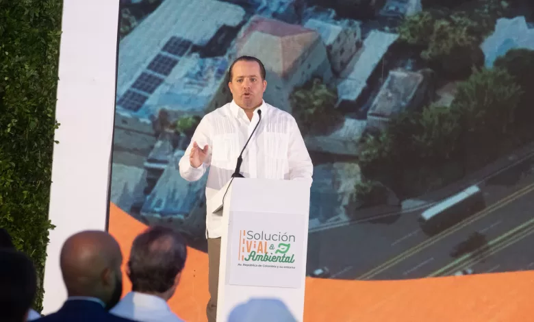 Ministro presentan el proyecto vial y ecológico para la Av. República de Colombia durante acto en el Jardín Botánico