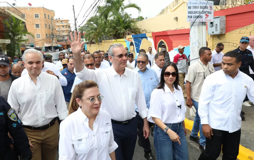 residente Luis Abinader durante su visita a Capotillo, anunciando un plan integral de transformación comunitaria