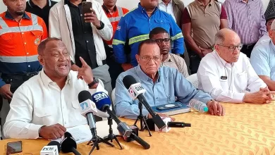 Representantes de las centrales sindicales CNTD, CASC y CNUS en una rueda de prensa anunciando un plan de movilización.