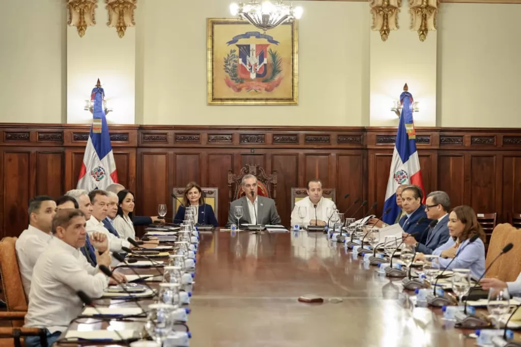 Presidente Luis Abinader y vicepresidenta Raquel Peña presidiendo el Consejo de Ministros en el Palacio Nacional.
