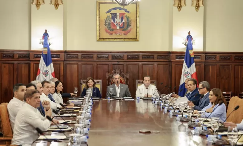Presidente Luis Abinader y vicepresidenta Raquel Peña presidiendo el Consejo de Ministros en el Palacio Nacional.