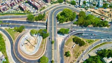Fotografía aérea del nuevo paso a desnivel, mostrando el flujo de tráfico en la intersección de la 27 de Febrero e Isabel Aguiar.