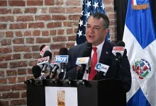 Presidente de la JCE, Román Jáquez Liranzo, en una asamblea de dominicanos en el exterior.