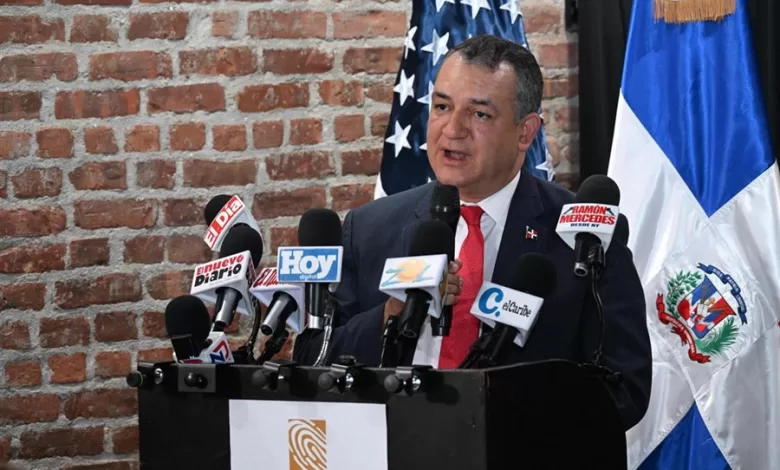 Presidente de la JCE, Román Jáquez Liranzo, en una asamblea de dominicanos en el exterior.