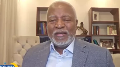 El ex cónsul Edwin Paraison durante su entrevista, donde advierte sobre el rápido deterioro de la situación en Haití.