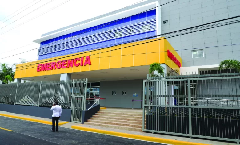 Fotografía de la fachada del Hospital Francisco Vicente Castro Sandoval en Boca Chica.