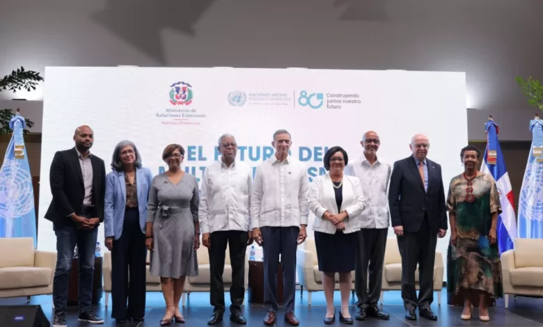 El panel central "El Futuro del Multilateralismo: Una mirada desde República Dominicana" en el Centro de Convenciones del Mirex.