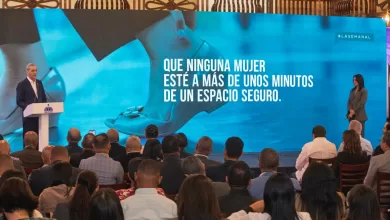 El presidente Luis Abinader y la ministra Faride Raful en el lanzamiento de la iniciativa Puntos VIDA.