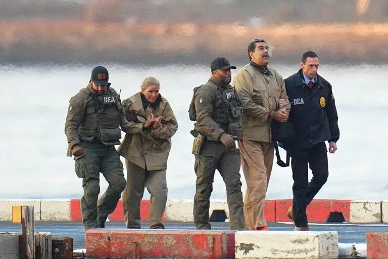 Nicolás Maduro y Cilia Flores fueron capturados en Caracas y trasladados a Nueva York