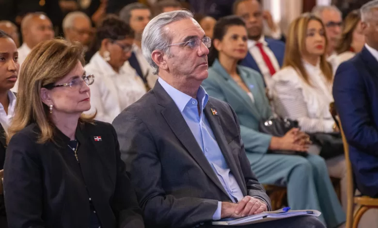 Presidente Luis Abinader y vicepresidenta Raquel Peña presentan avances del Plan Nacional de Salud Mental 2026.