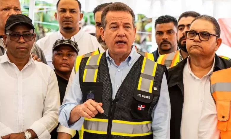 inistro Ito Bisonó junto a autoridades de Santiago iniciando trabajos en Puñal.